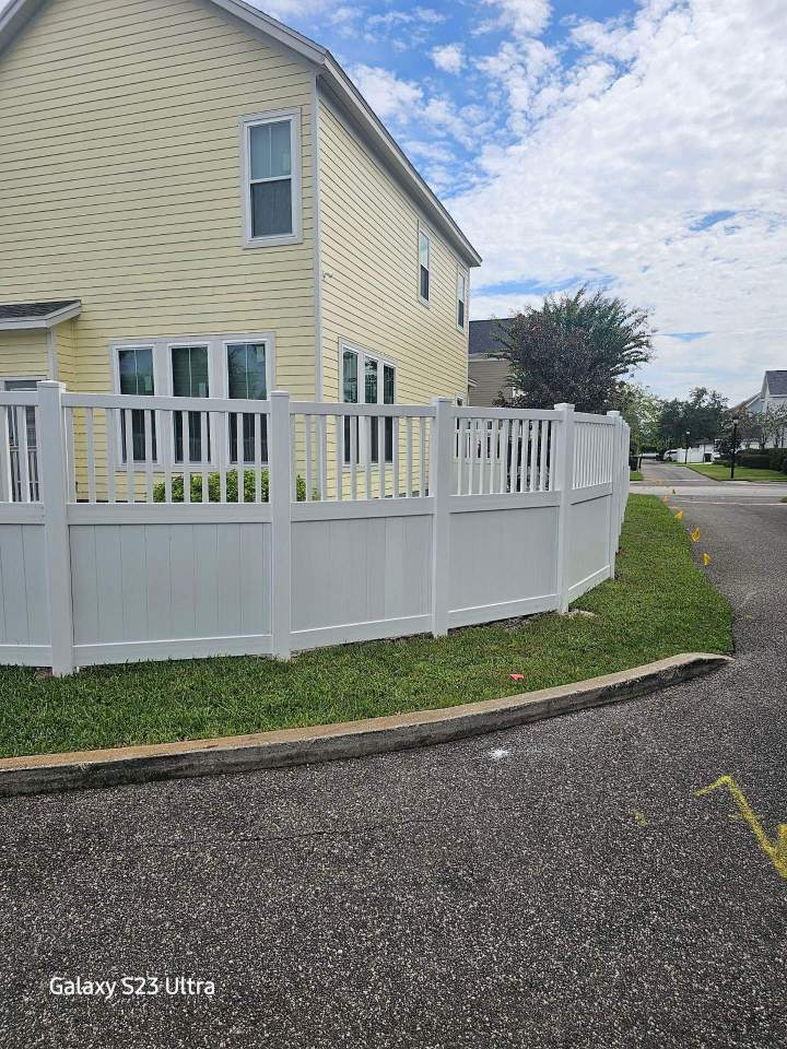 Custom Fence Solutions for Homes Kissimmee